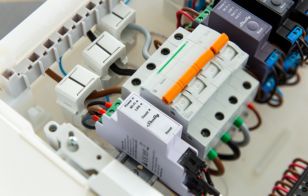Shelly PRO 3EM 120A 3-Phase Energy Meter, WiFi/Bluetooth aprašymas - Prekės nuotrauka