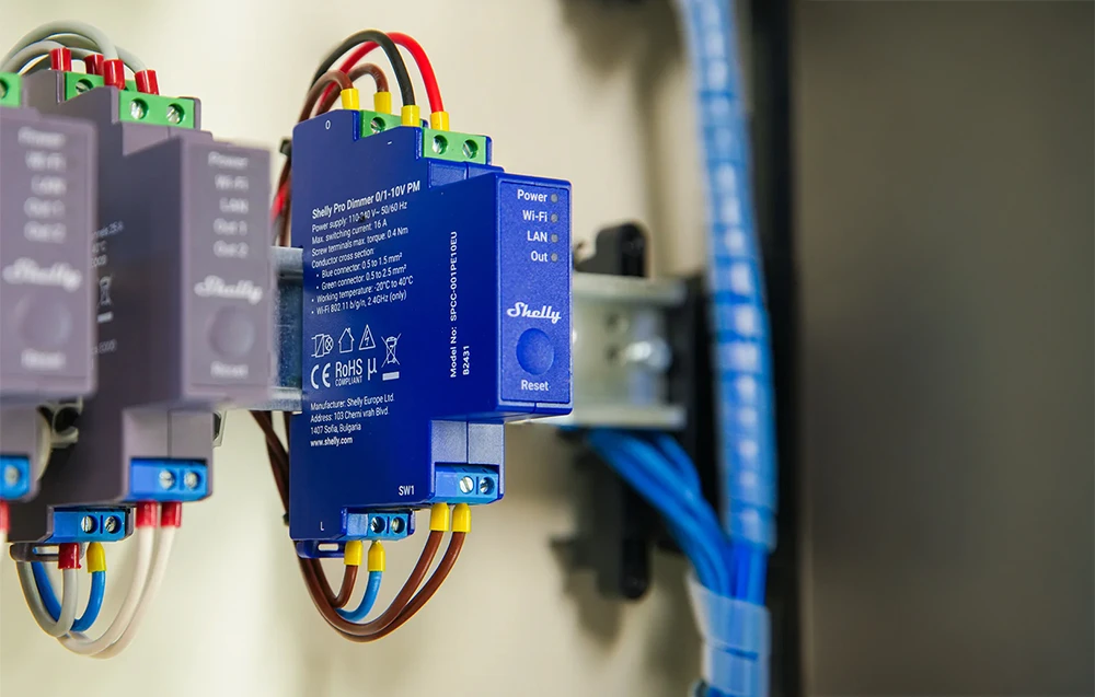 Shelly Pro Dimmer 0/1-10V PM apšvietimo valdiklis aprašymas - Prekės nuotrauka