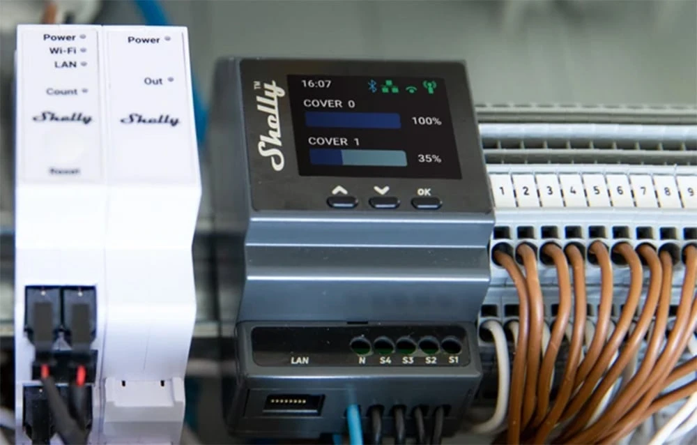 Shelly PRO PM Dual Wifi LAN dviejų roletų žaliuzių valdiklis aprašymas - Prekės nuotrauka Shelly PRO PM Dual Wifi LAN dviejų roletų žaliuzių valdiklis aprašymas - Prekės nuotrauka