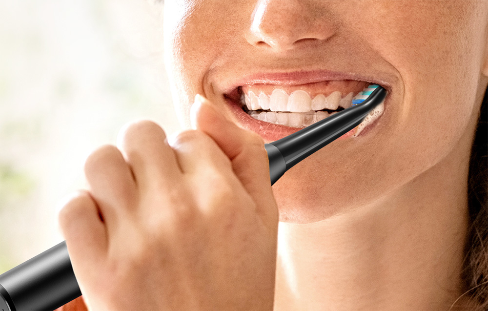 „Sonic“ dantų šepetėlis su antgaliais, skirtas kelionei