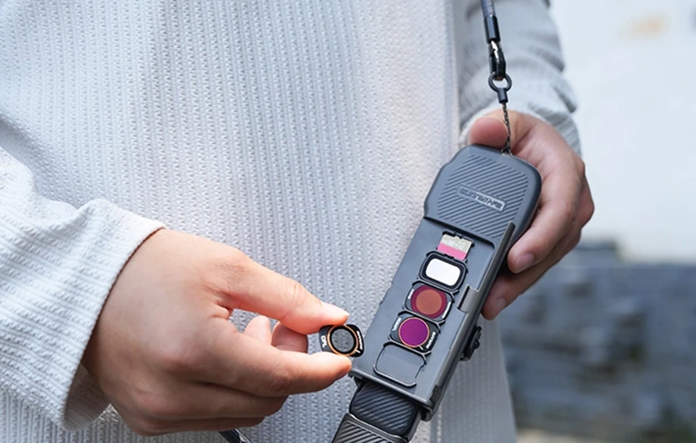 „Sunnylife“ apsauginis dėklas su dirželiu ir virvele, skirtas „Osmo Pocket 3“ (pilkas) aprašymas - Prekės nuotrauka „Sunnylife“ apsauginis dėklas su dirželiu ir virvele, skirtas „Osmo Pocket 3“ (pilkas) aprašymas - Prekės nuotrauka