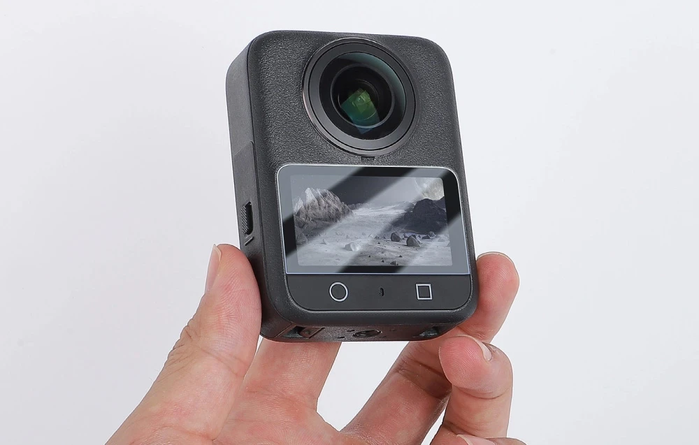 „Sunnylife“ grūdinto stiklo OSMO 360, 2 vnt. aprašymas - Prekės nuotrauka „Sunnylife“ grūdinto stiklo OSMO 360, 2 vnt. aprašymas - Prekės nuotrauka