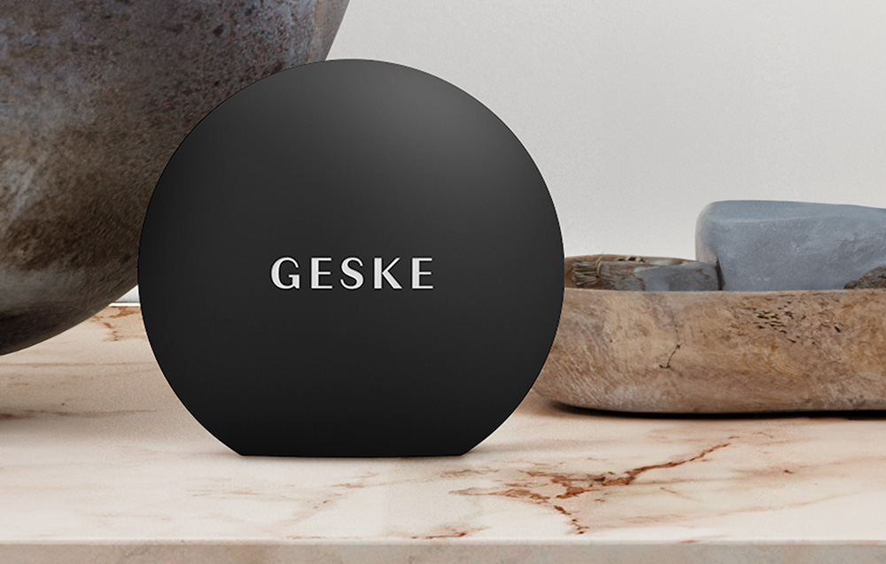 Geske Tikslinis lūpų apimties didinimo ir stiprinimo kremas su programėle (pilka) aprašymas - Prekės nuotrauka Geske Tikslinis lūpų apimties didinimo ir stiprinimo kremas su programėle (pilka) aprašymas - Prekės nuotrauka