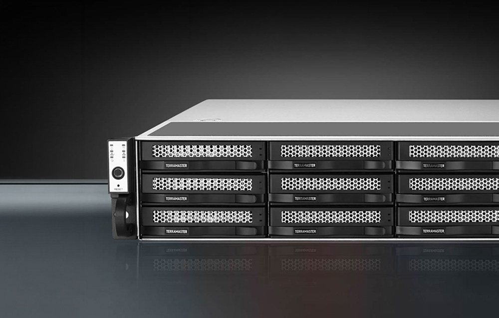 „TERRAMASTER U12-500 Plus NAS“ failų serveris, „Intel Core i7-1255U“, 16 GB RAM, 12 lizdų aprašymas - Prekės nuotrauka „TERRAMASTER U12-500 Plus NAS“ failų serveris, „Intel Core i7-1255U“, 16 GB RAM, 12 lizdų aprašymas - Prekės nuotrauka