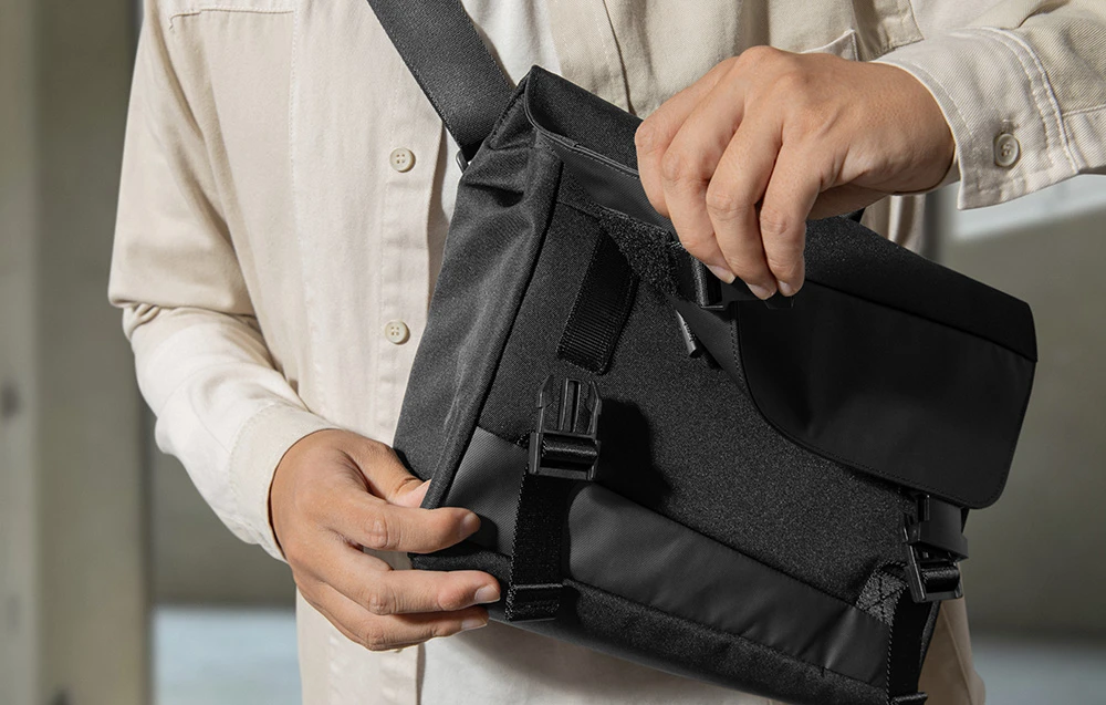 TOMTOC Slash-T27 11''/6.5L Bag (Juodas) aprašymas - Prekės nuotrauka