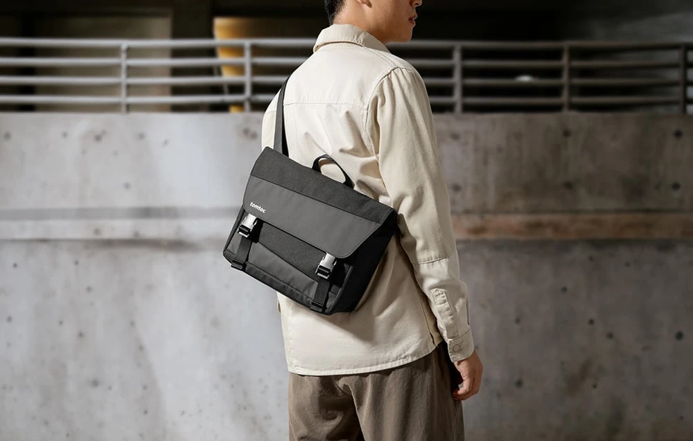 TOMTOC Slash-T27 11''/6.5L Bag (Juodas) aprašymas - Prekės nuotrauka