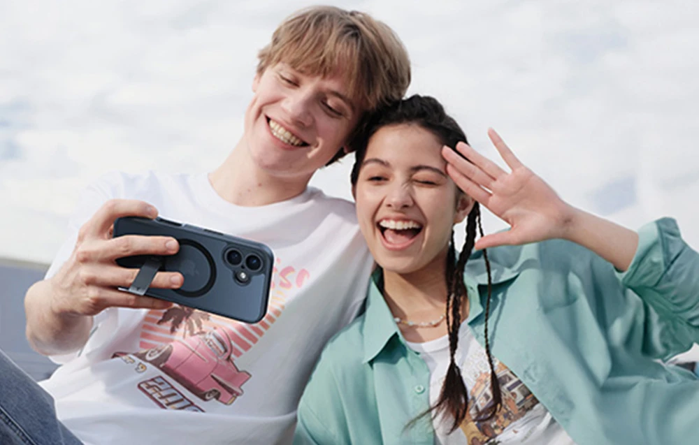 Dėklas Torras Pstand Spin Case, skirtas iPhone 16 (juodas) aprašymas - Prekės nuotrauka