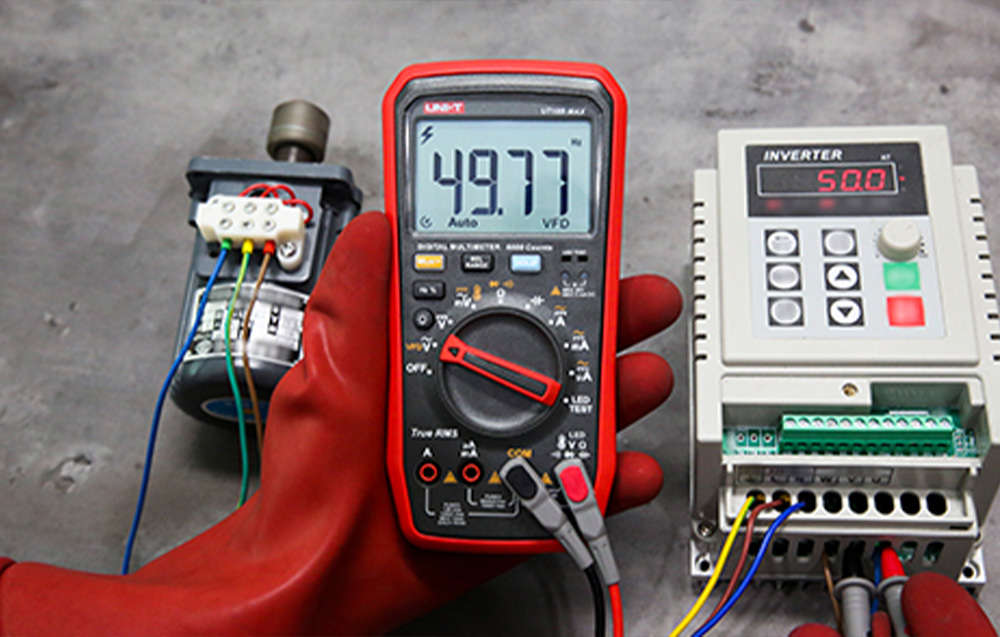 Skaitmeninis multimetras, TRMS, CATIII 600V, 600.0mV-1000V AC/DC, VFD, 600.0µA-10A AC/DC, 60.00MOm, 6000µF, 10MHz, -55C~500C, 6000, UNI-T aprašymas - Prekės nuotrauka Skaitmeninis multimetras, TRMS, CATIII 600V, 600.0mV-1000V AC/DC, VFD, 600.0µA-10A AC/DC, 60.00MOm, 6000µF, 10MHz, -55C~500C, 6000, UNI-T aprašymas - Prekės nuotrauka