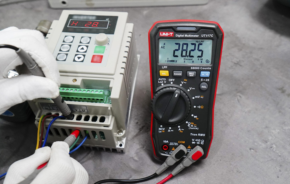 Didelio tikslumo skaitmeninis multimetras AC/DC 600V; AC/DC 10A; 50kHz; 40MΩ; 1000uF; LoZ; LPF; NCV; 60000; True RMS; BT, UNI-T aprašymas - Prekės nuotrauka Didelio tikslumo skaitmeninis multimetras AC/DC 600V; AC/DC 10A; 50kHz; 40MΩ; 1000uF; LoZ; LPF; NCV; 60000; True RMS; BT, UNI-T aprašymas - Prekės nuotrauka
