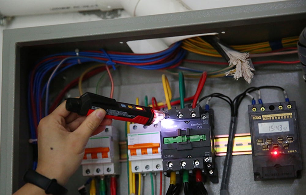 Uni-T UT12M-EU Non-Contact Voltage Tester aprašymas - Prekės nuotrauka Uni-T UT12M-EU Non-Contact Voltage Tester aprašymas - Prekės nuotrauka