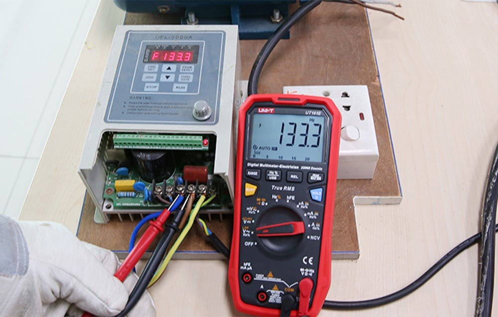 Skaitmenins multimetras, 1000V AC/DC, 20A AC/DC; 60MOm; 60mF; 10MHz; -40°C~1000°C; automatinės ribos, UNI-T aprašymas - Prekės nuotrauka Skaitmenins multimetras, 1000V AC/DC, 20A AC/DC; 60MOm; 60mF; 10MHz; -40°C~1000°C; automatinės ribos, UNI-T aprašymas - Prekės nuotrauka