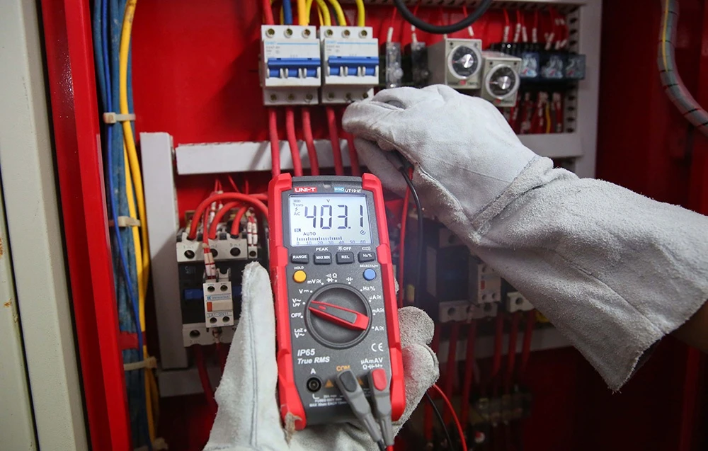 Profesionalus multimetras DC/AC 600V; DC/AC 20A; 60MΩ; 60mF; 1MHz; UNI-T aprašymas - Prekės nuotrauka Profesionalus multimetras DC/AC 600V; DC/AC 20A; 60MΩ; 60mF; 1MHz; UNI-T aprašymas - Prekės nuotrauka