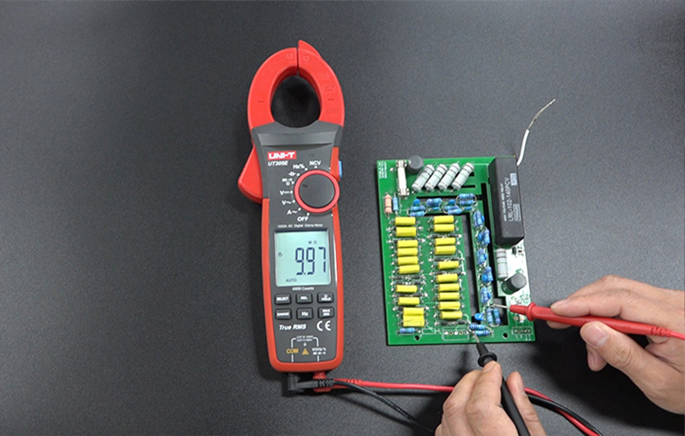 Srovės matavimo replės, 1000V AC/DC, 1000A AC/DC, 60MOm, 60mF, analoginė skalė, 1000C, LPF, LoZ, ACV, UNI-T aprašymas - Prekės nuotrauka