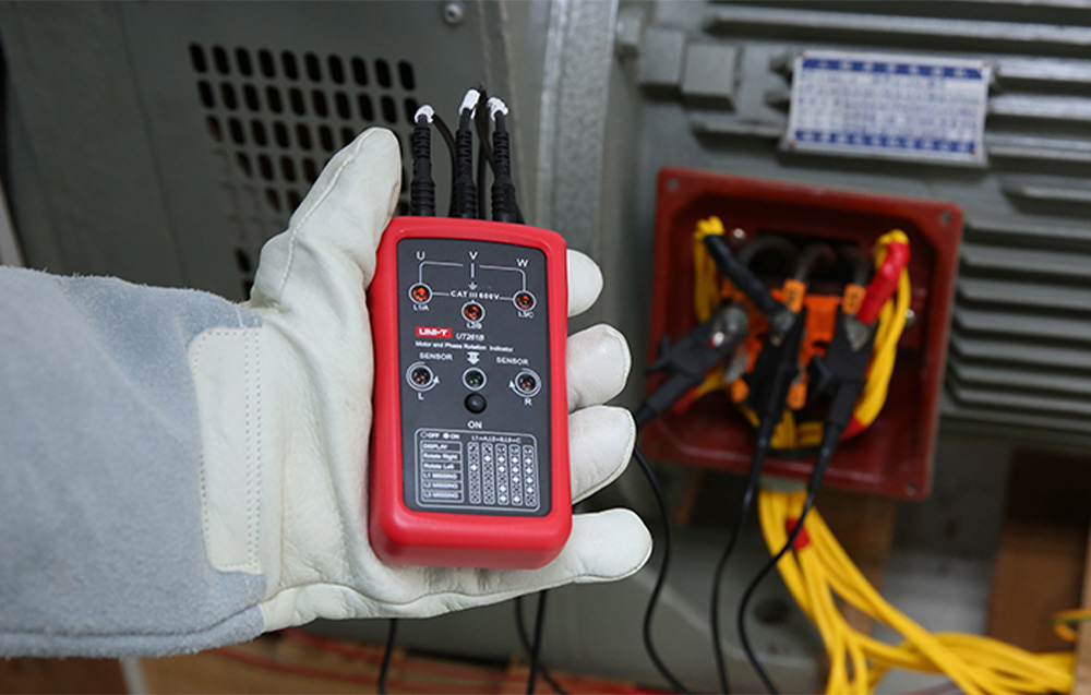 Fazių sekos ir variklio sukimosi krypties testeris ; 90÷600VAC; 15÷400Hz; IP40; CAT III 600V, UNI-T aprašymas - Prekės nuotrauka Fazių sekos ir variklio sukimosi krypties testeris ; 90÷600VAC; 15÷400Hz; IP40; CAT III 600V, UNI-T aprašymas - Prekės nuotrauka