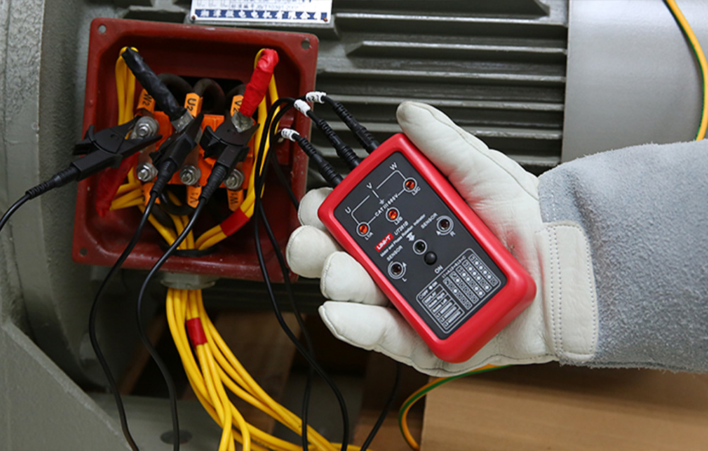 Fazių sekos ir variklio sukimosi krypties testeris ; 90÷600VAC; 15÷400Hz; IP40; CAT III 600V, UNI-T aprašymas - Prekės nuotrauka Fazių sekos ir variklio sukimosi krypties testeris ; 90÷600VAC; 15÷400Hz; IP40; CAT III 600V, UNI-T aprašymas - Prekės nuotrauka