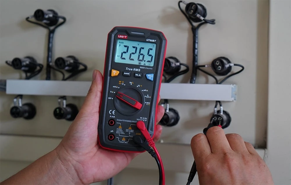 Skaitmeninis multimetras DC/AC1000V; DC/AC 10A; 100MΩ; 10mF; 10MHz; -40-1000C; Bluetooth, UNI-T aprašymas - Prekės nuotrauka Skaitmeninis multimetras DC/AC1000V; DC/AC 10A; 100MΩ; 10mF; 10MHz; -40-1000C; Bluetooth, UNI-T aprašymas - Prekės nuotrauka
