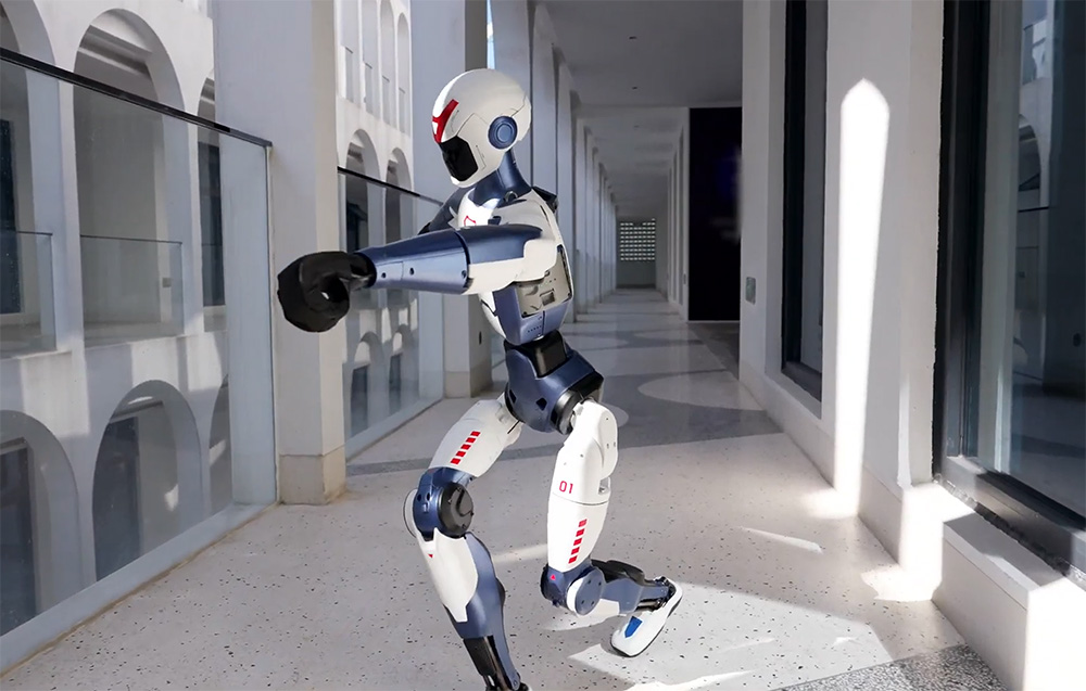 Robot humanoidalny UNITREE R1 Air - Crismon Hero aprašymas - Prekės nuotrauka