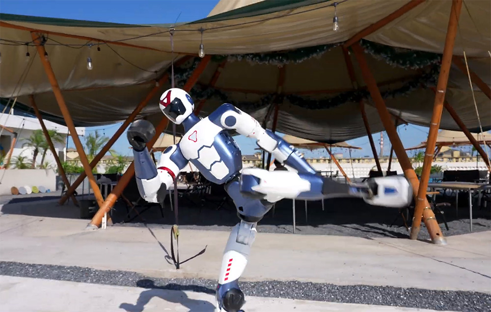 Robot humanoidalny UNITREE R1 Air - Crismon Hero aprašymas - Prekės nuotrauka