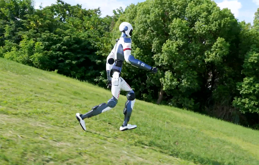 Robot humanoidalny UNITREE R1 Air - Crismon Hero aprašymas - Prekės nuotrauka