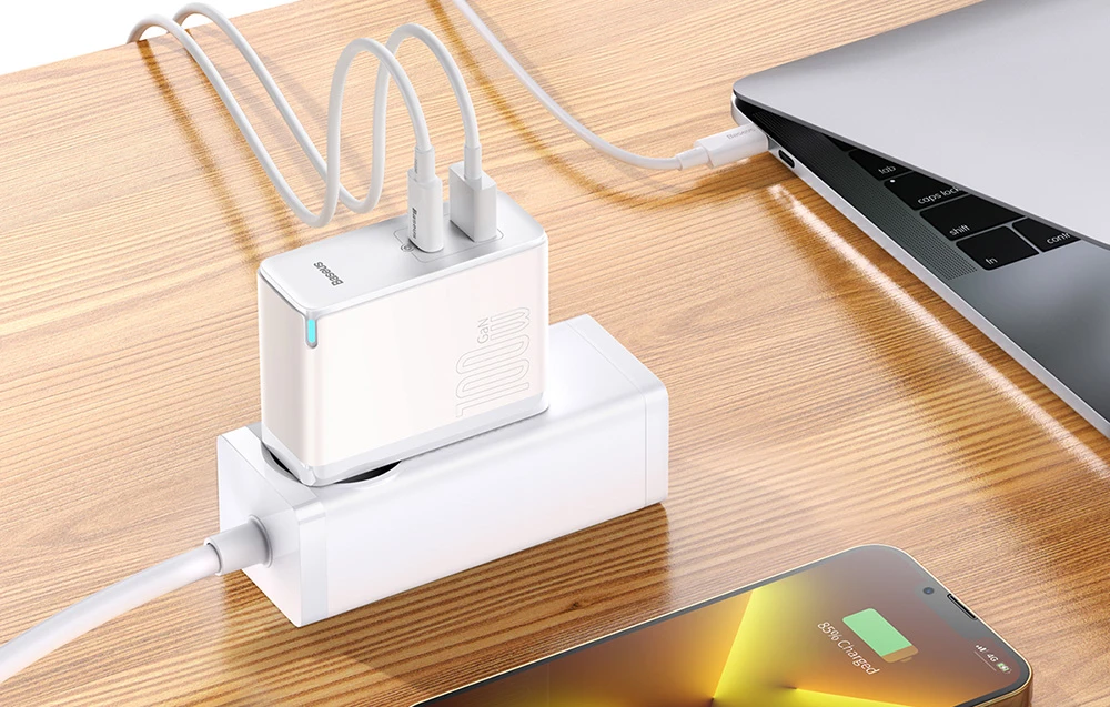 Baseus GaN5 Pro USB-C + USB sieninis įkroviklis, 100W + 1m laidas (baltas) aprašymas - Prekės nuotrauka