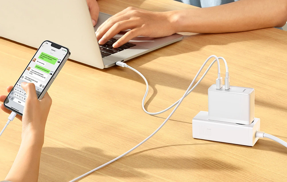 Baseus GaN5 Pro USB-C + USB sieninis įkroviklis, 100W + 1m laidas (baltas) aprašymas - Prekės nuotrauka