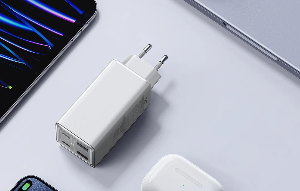 Baseus Sieninis įkroviklis GaN6 Pro 100W 2xUSB-A + 2xUSB-C QC PD su USB-C kabeliu 1m, baltas aprašymas - Prekės nuotrauka