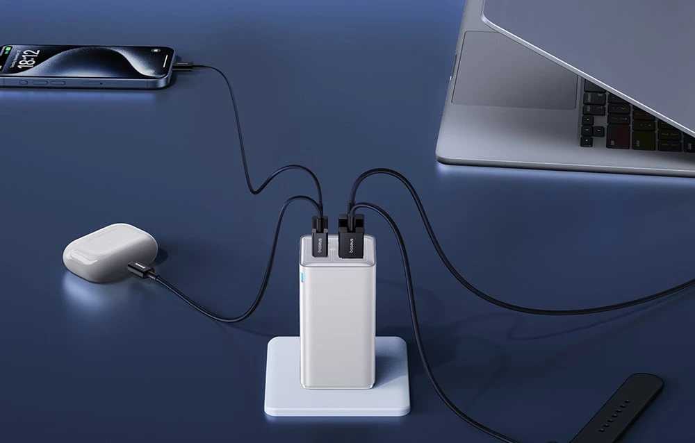 Baseus Sieninis įkroviklis GaN6 Pro 100W 2xUSB-A + 2xUSB-C QC PD su USB-C kabeliu 1m, baltas aprašymas - Prekės nuotrauka
