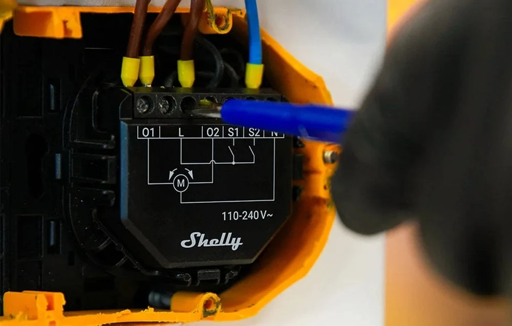 „WiFi Shelly Shutter“ + „BLU Button Tough 1“ žaliuzių/užuolaidų valdiklis aprašymas - Prekės nuotrauka