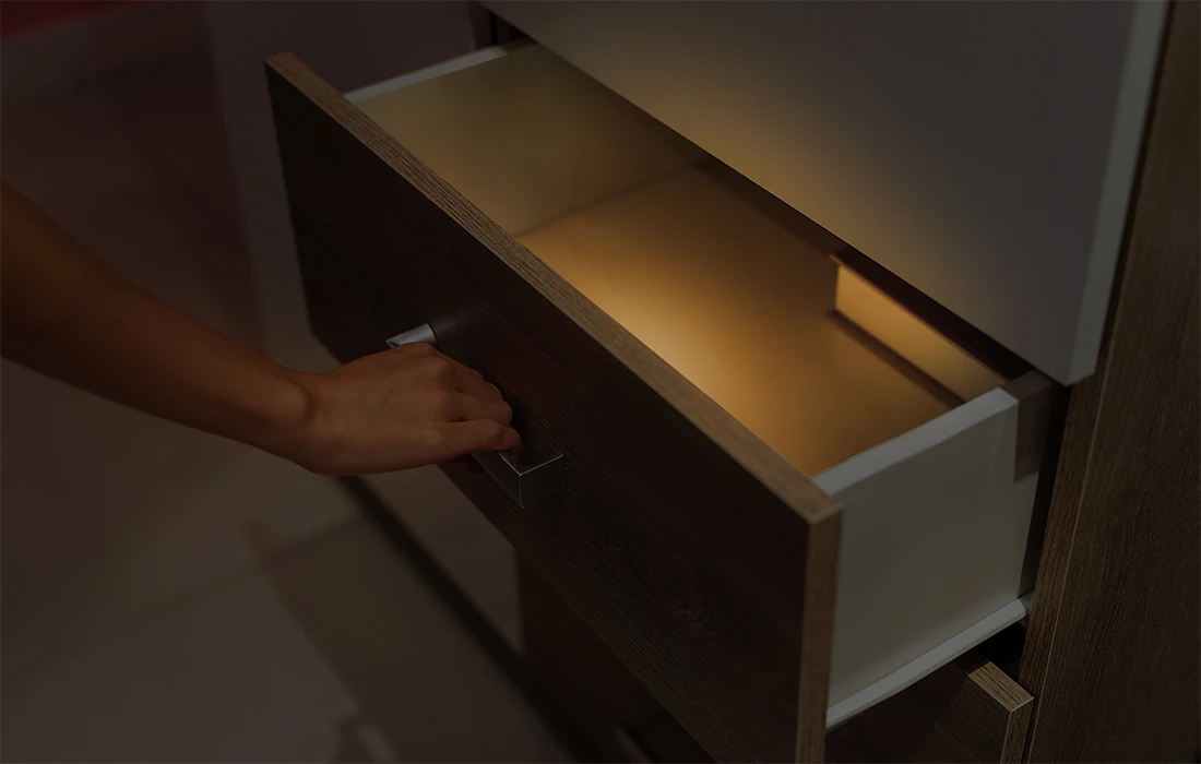 Lubinis šviestuvas Yeelight LED Sensor Drawer Light - stalčių šviestuvas su judesio jutikliu aprašymas - Prekės nuotrauka