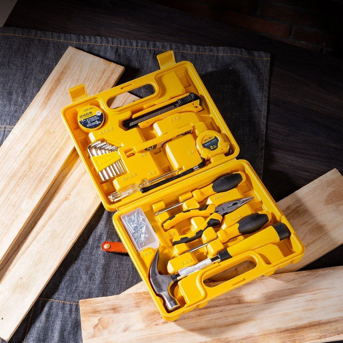 Profesionalus įrankių rinkinys Deli Tools EDL1018J - 18 vnt