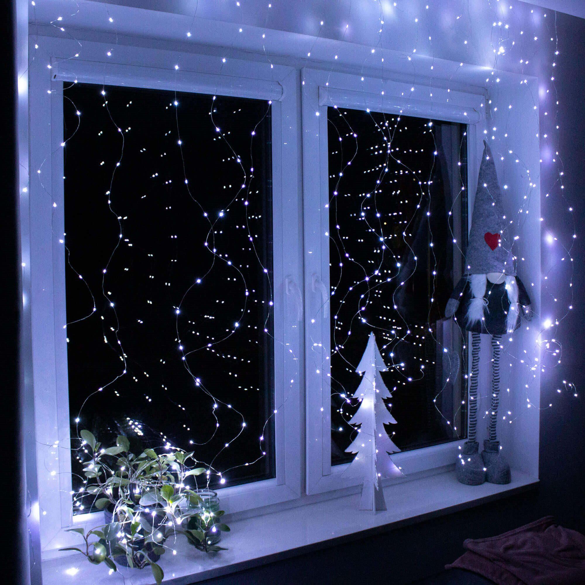 Kalėdinės užuolaidinės lemputės Springos 300 LED, 3x3 m, šaltai balta