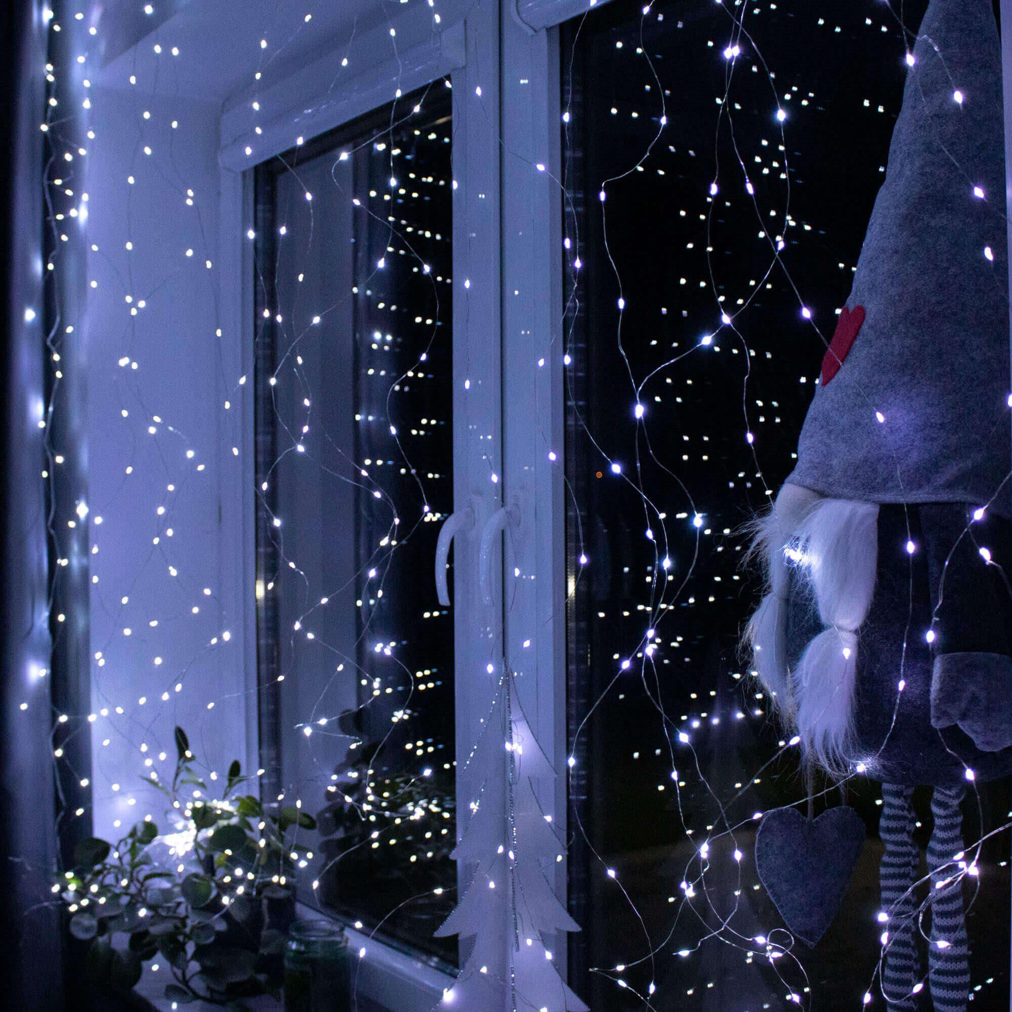 Kalėdinės užuolaidinės lemputės Springos 300 LED, 3x3 m, šaltai balta