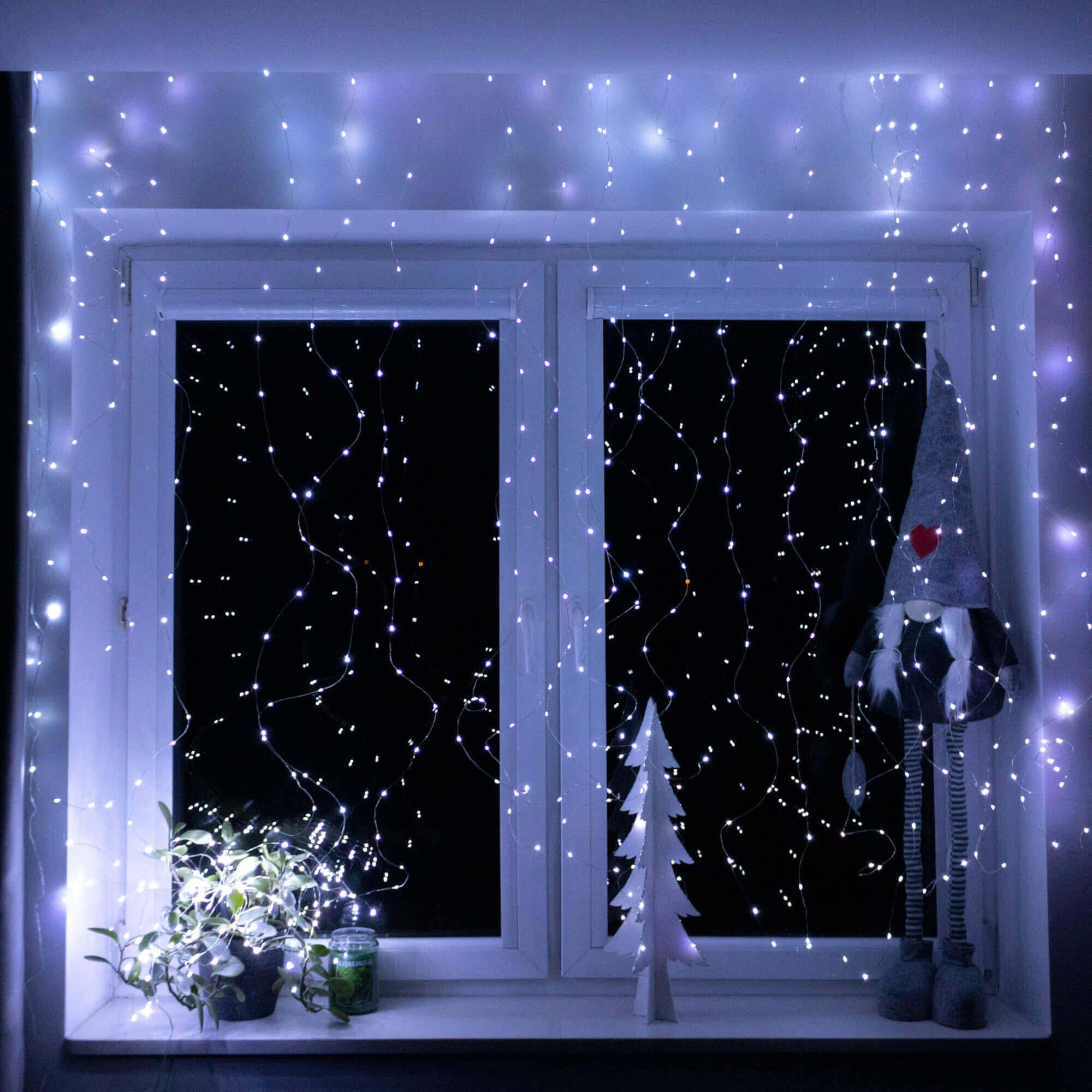 Kalėdinės užuolaidinės lemputės Springos 300 LED, 3x3 m, šaltai balta