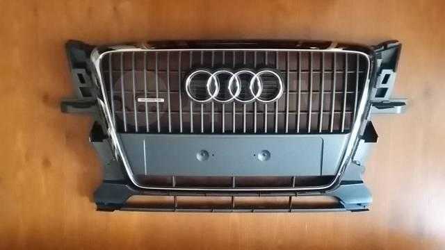 Audi Q5 2009 2012 Vag Akmenų Pilkos Spalvos Priekinės Radiatoriaus Grotelės Originalus 8R08536511QP