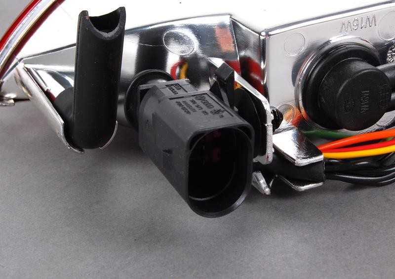 Audi Q5 Galinė Šviesa VAG Originalus 8R0945096B