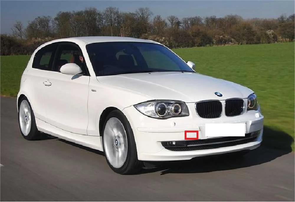 AUTENTIŠKAS Priekinis bamperio traukiamoji kilpa dažyta dangtelis BMW 1 serija E81 E87 LCI 2007-2012