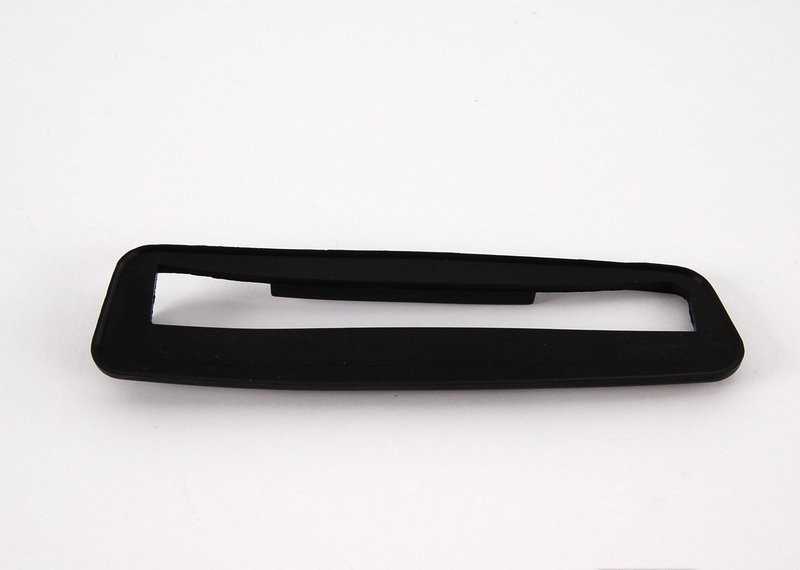BMW 1502-2002tii Veidrodžio pagrindo tarpinė kairėje originali 51161807731