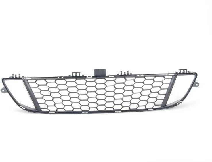 BMW 2 serijos F22 priekinio bamperio centrinės grotelės originalios 51118055434