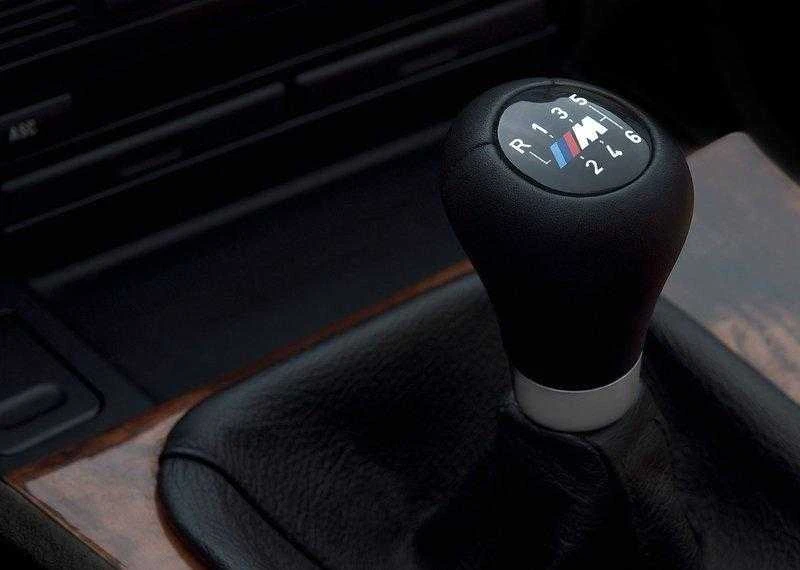 BMW 3 5 6 serijos E46 E60 E61 E63 M Sport 6 pavarų perjungimo pavarų dėžės odinė rankenėlė originali 25117896886