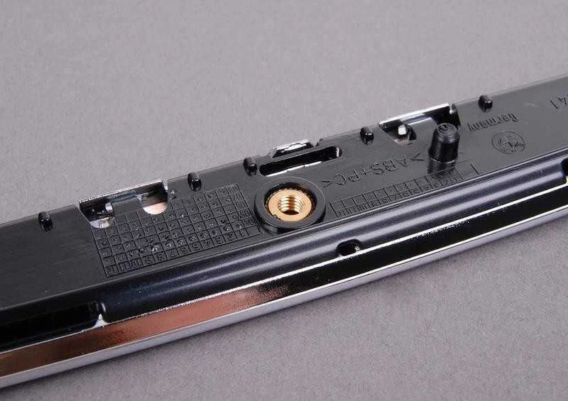 Bmw 3 E90 E91 Kairys Variklio Gamyklos Dangtis Originalus 51137117241