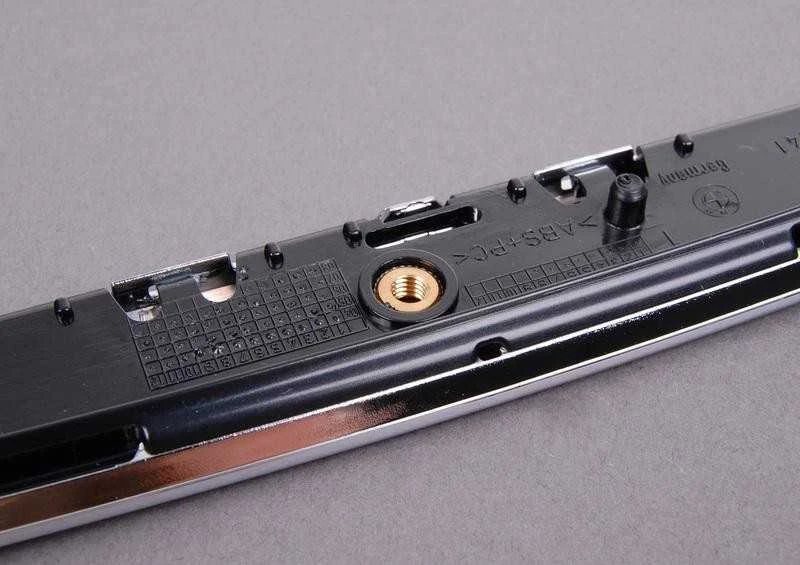 Bmw 3 E90 E91 Kairys Variklio Gamyklos Dangtis Originalus 51137117241