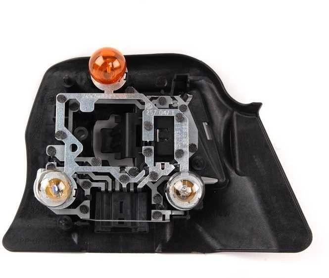 BMW 3-SERIES E46 galinio užrakto žibinto laikiklis kairėje 63218383827 originalus