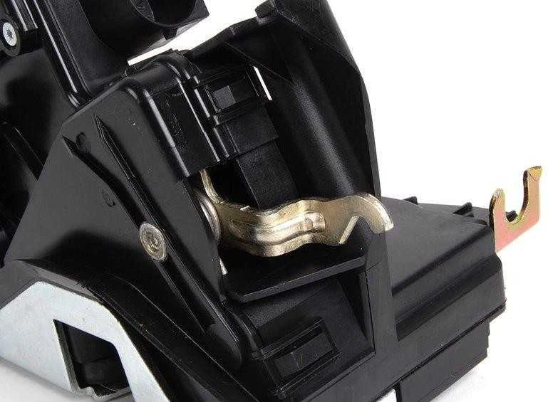 BMW 323i 328i 325i 325xi 330i 330xi Durų užrakto aktuatorius su durų užrakto mechanizmu