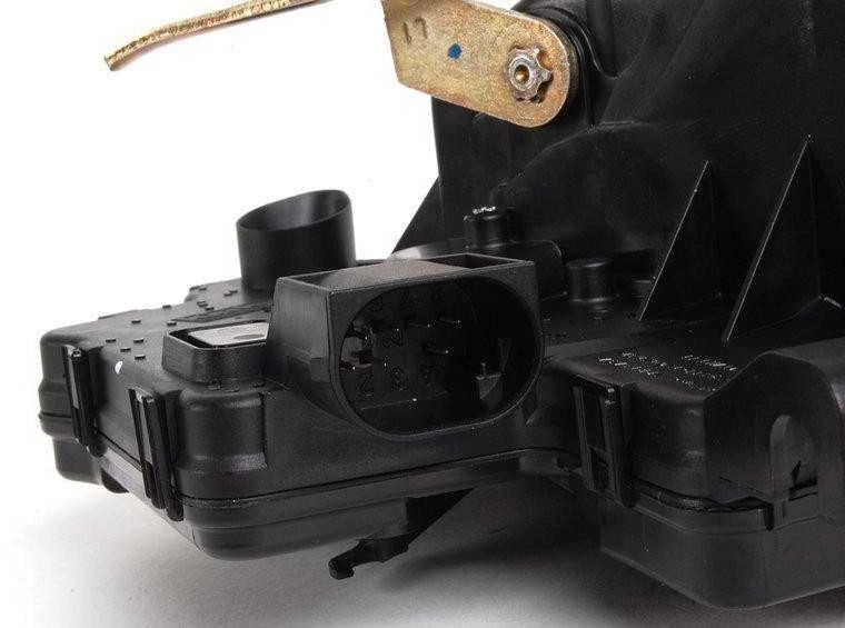 BMW 323i 328i 325i 325xi 330i 330xi Durų užrakto aktuatorius su durų užrakto mechanizmu