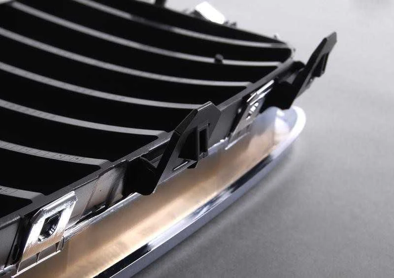Bmw 5 E60 E61 Dešinės Pusės Grilė Originalus 51137027062