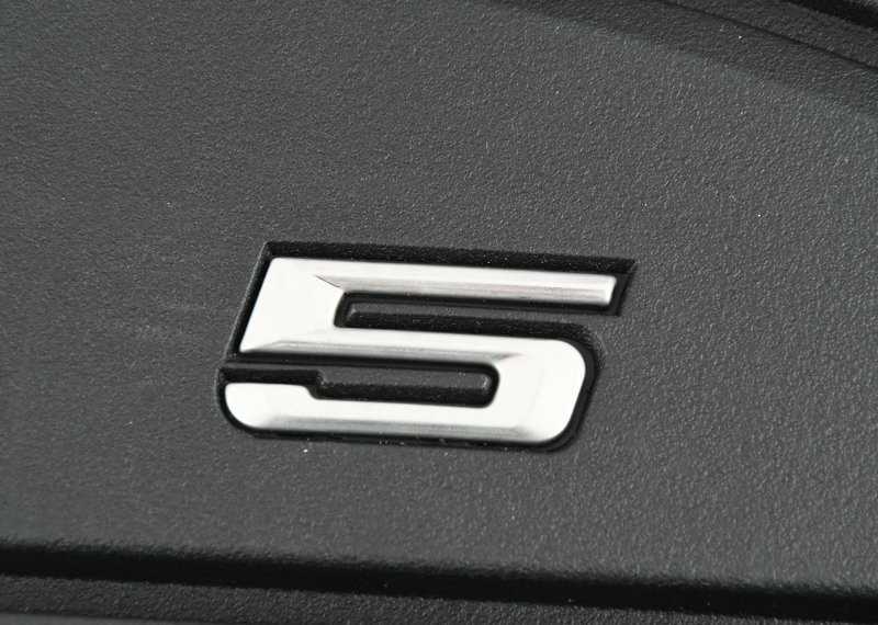 BMW 5 G30 F90 M5 G31 Priekinis Dėžės Kilimėlis Originalus 51472446335