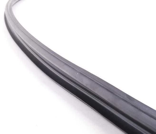 BMW 5 serija E60 M5 2003-2010 galinis apatinis lango apdailos sandariklis originalus