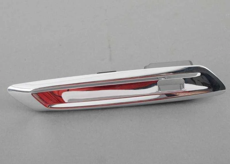 BMW 5 serijos F10 LCI F11 LCI priekinio kairės pusės sparno apdaila 51137336647 Originali