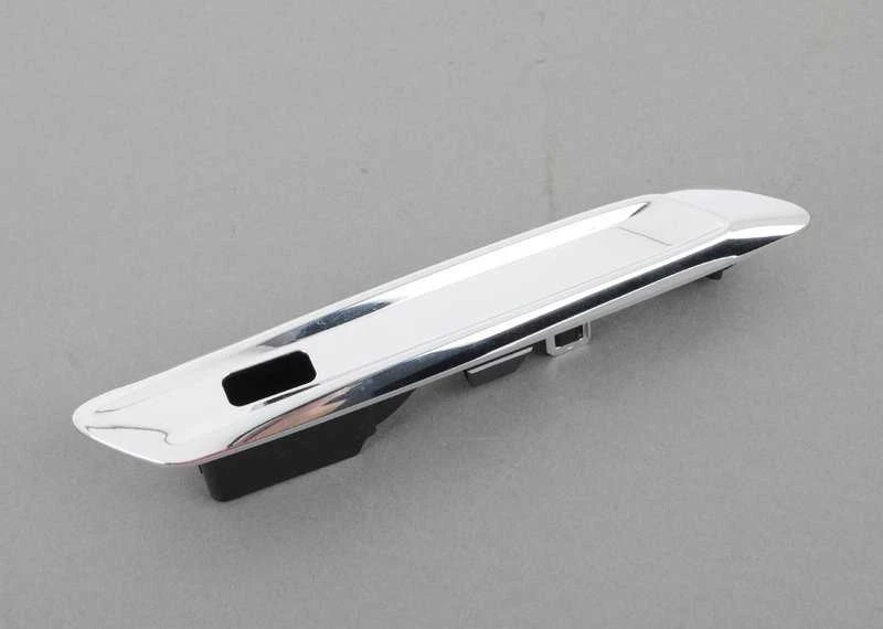 BMW 5 serijos F10 LCI F11 LCI priekinio kairės pusės sparno apdaila 51137336647 Originali