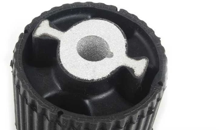 BMW 750i 550i 09-17 Galinis R arba L šono priekinis subrėmo tvirtinimas 33 31 6 792 873 NAUJAS